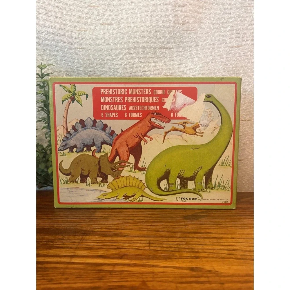 Dinosaur 1981 Metal Cookie Cutters Set of 6 T-Rex Stegosaurus Triceratops